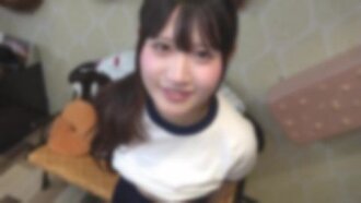 【夏季特别版】与拥有天然G罩杯的业馀乐团美女主唱的秘密夏日约会。在她裸露的双乳之间享受治愈系的乳交快感，直至高潮！她可爱的灯笼裤装扮也将首次公开！
